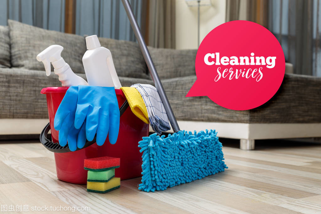 清潔服務。海綿、 化學品和拖把